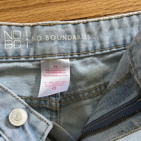 Juniors girl shorts gently used in excellent - Picture 2 of 4